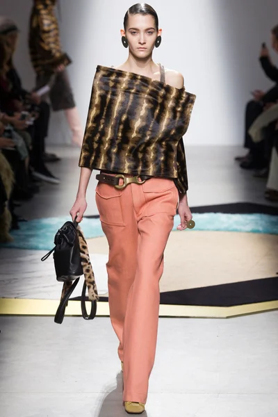 Look 19